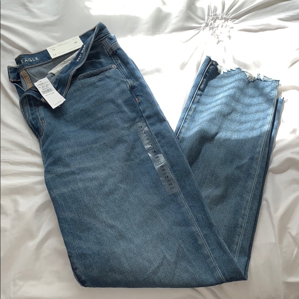 NWT American Eagle Mom Jeans